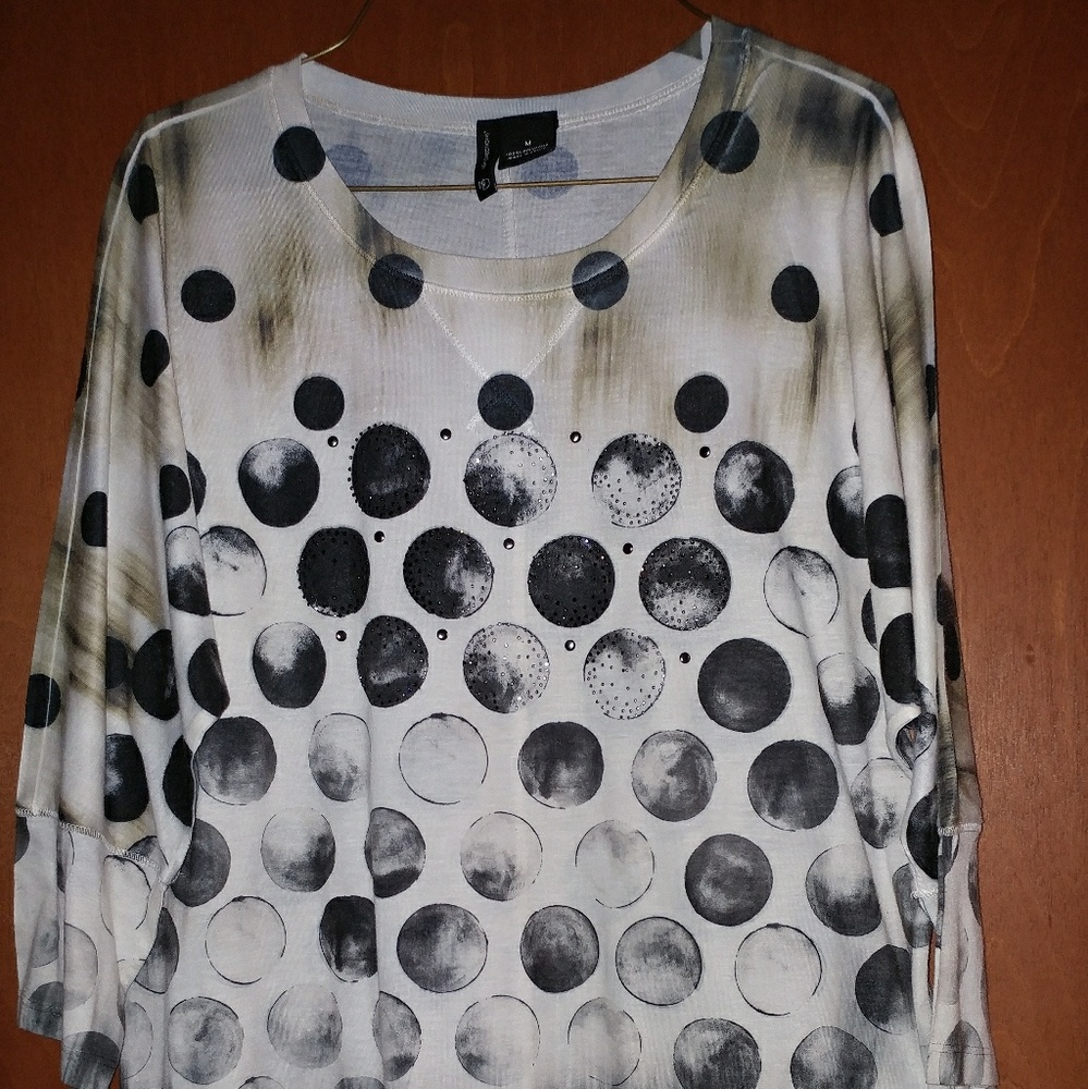 Black/white top sz. Medium